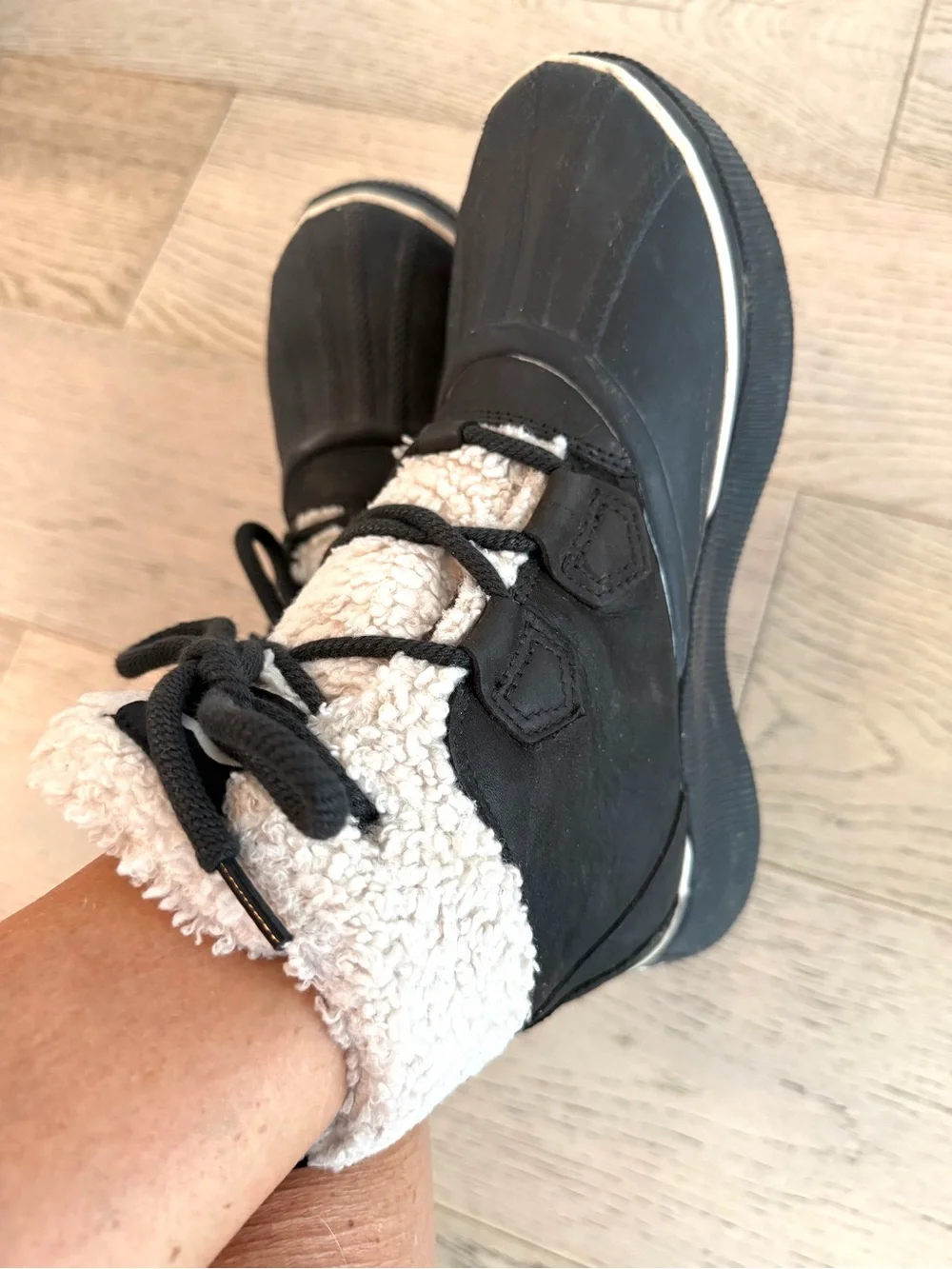 SOREL Out N About IV Chillz Waterproof Winter Boots Women’s 9 Black/Chalk